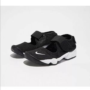 Nike Air Rift Sneakers Black Size 8 sold out